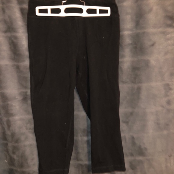 Black Capri leggings - Picture 2 of 3